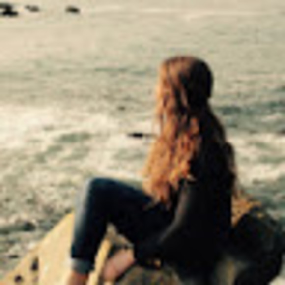 Meet your Posher, April - Picture 1 of 1